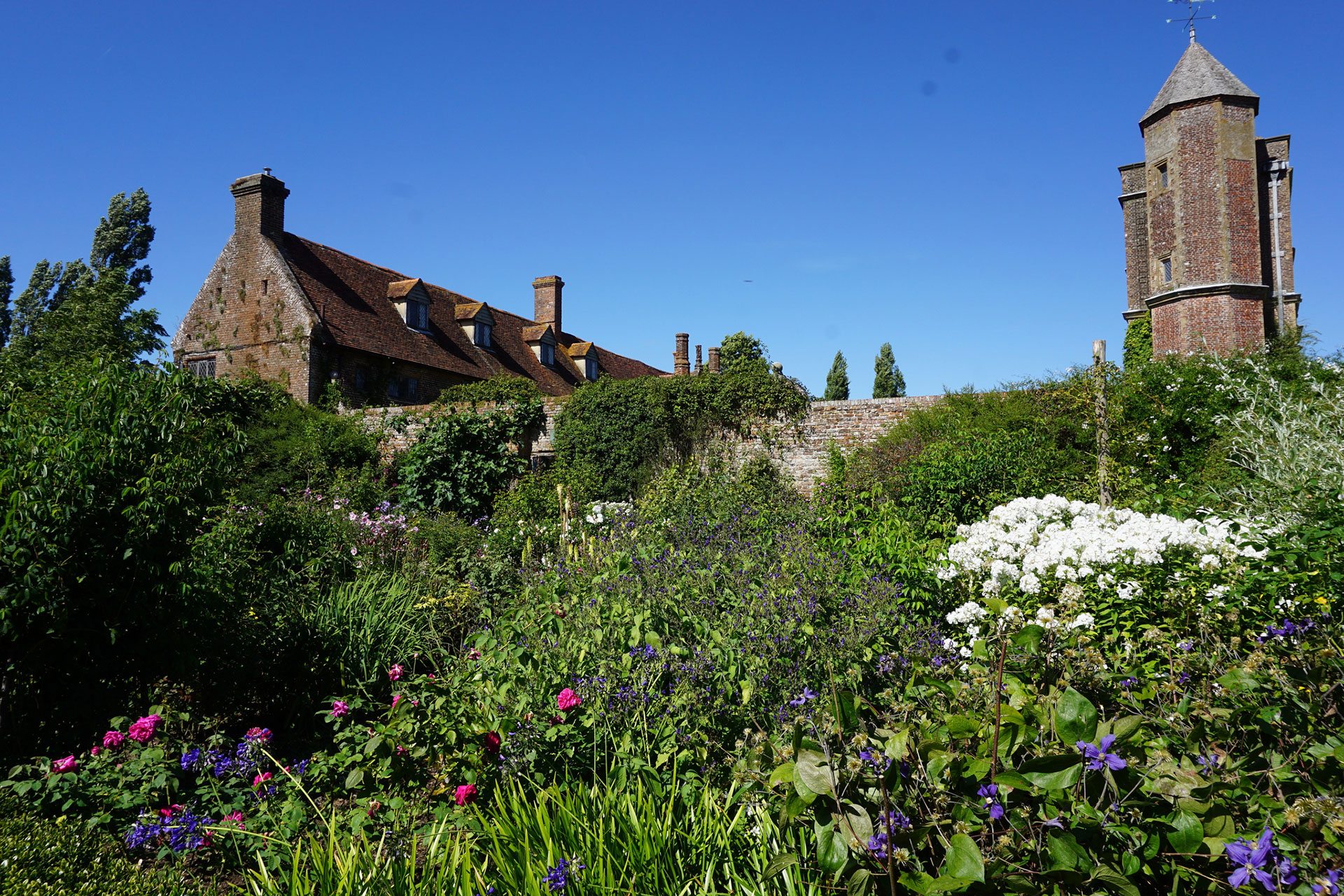 Garden at Sissinghurst Castle Glen Bowman Flickr 2016