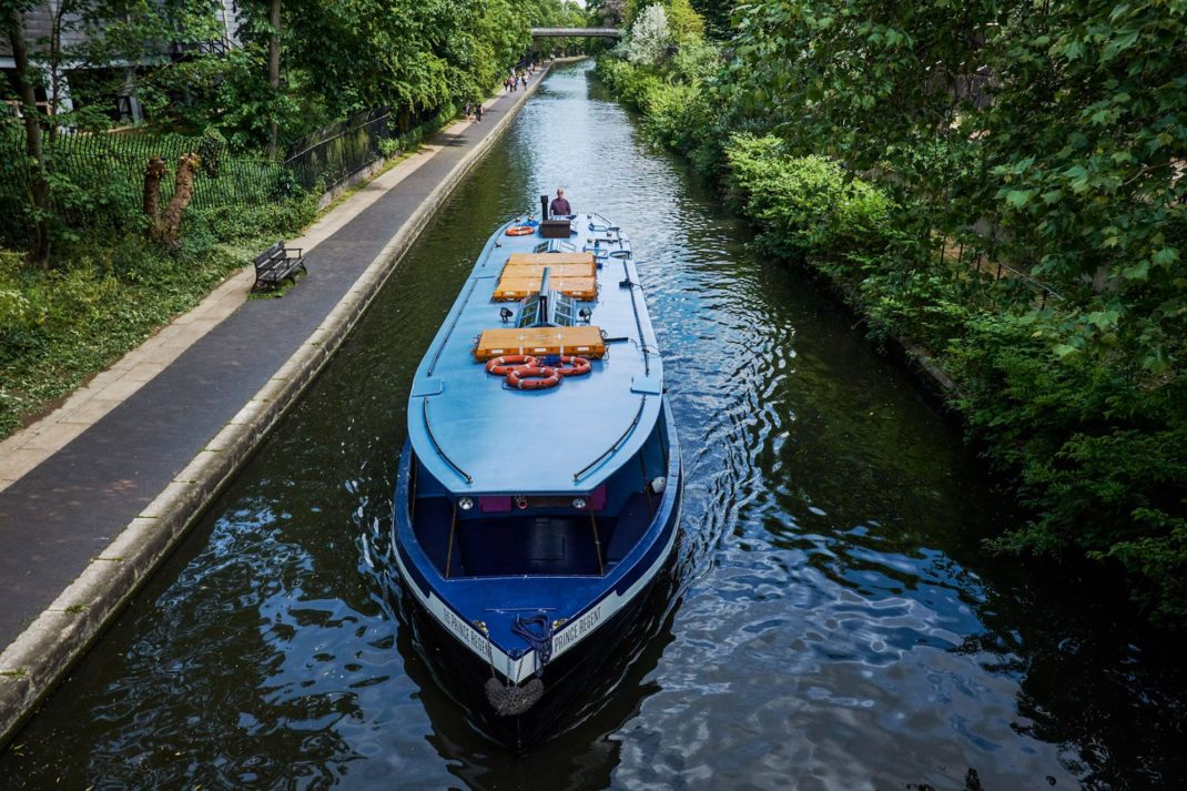 HH London Shell Co Boat