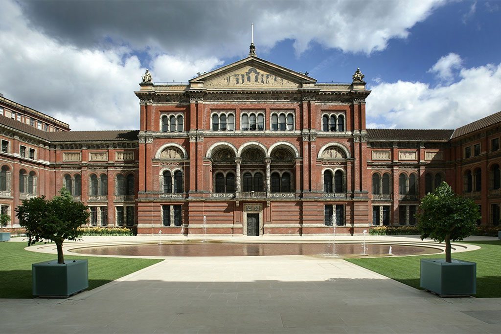 v&a