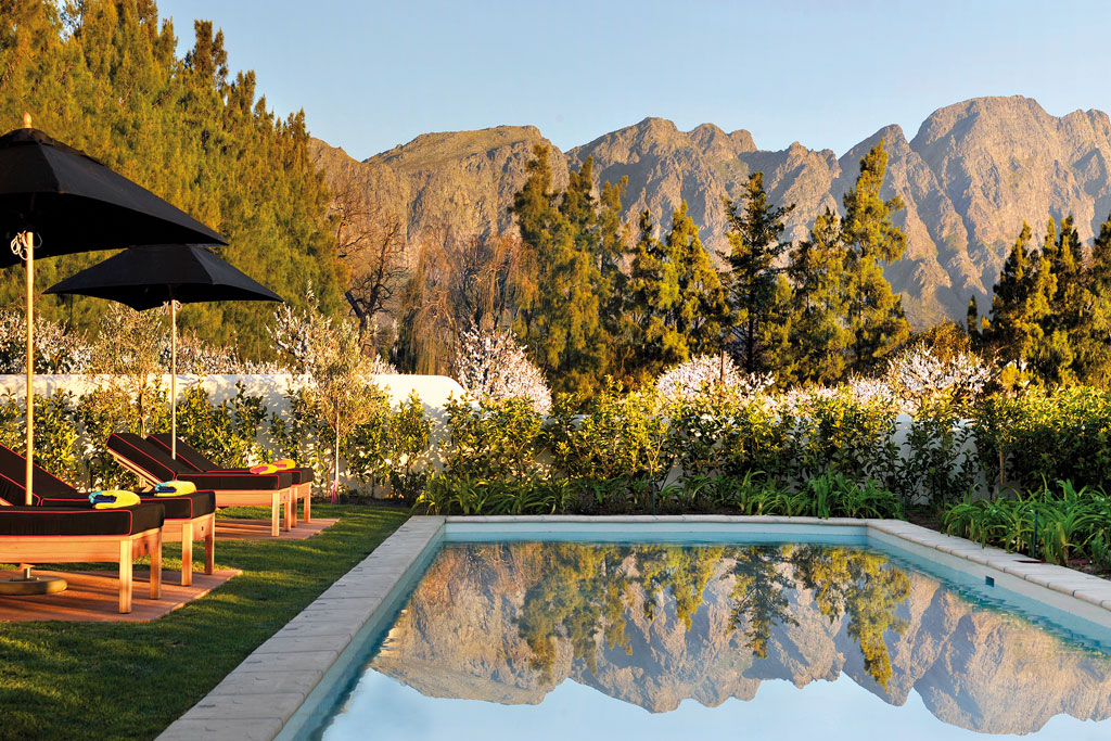 La Clé Des Montagnes view from the pool