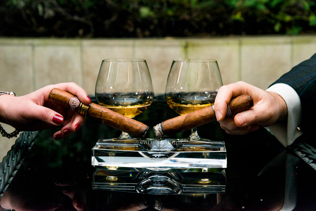 The Ultimate Guide To Cigars In London (& The Best Places To Smoke Them)