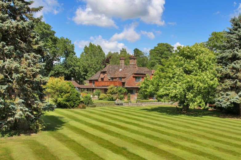 10 of the Most Charming Farmhouses in the UK Country and Town House