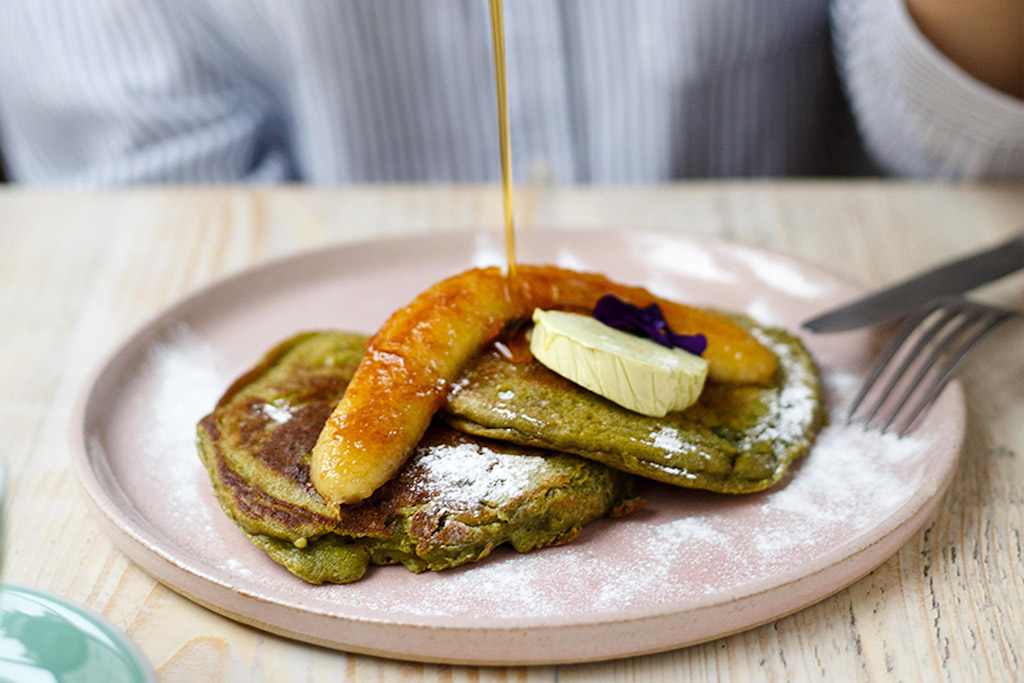 Matcha pancakes with banana on top