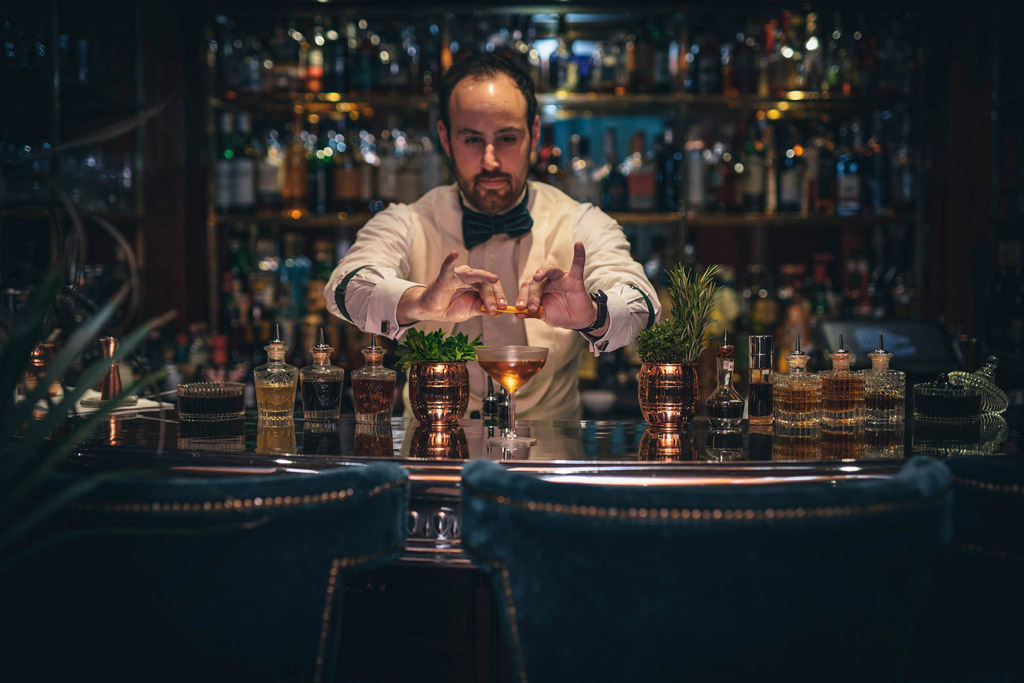 Plastic free bars in London: The Bloomsbury Club Bar, Holborn