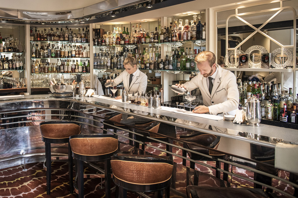 Plastic free bars in London: The American Bar at The Savoy, Strand