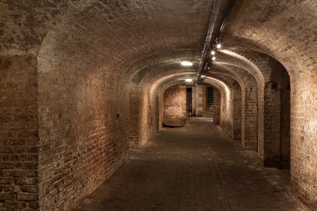 The Crypt Gallery, Euston