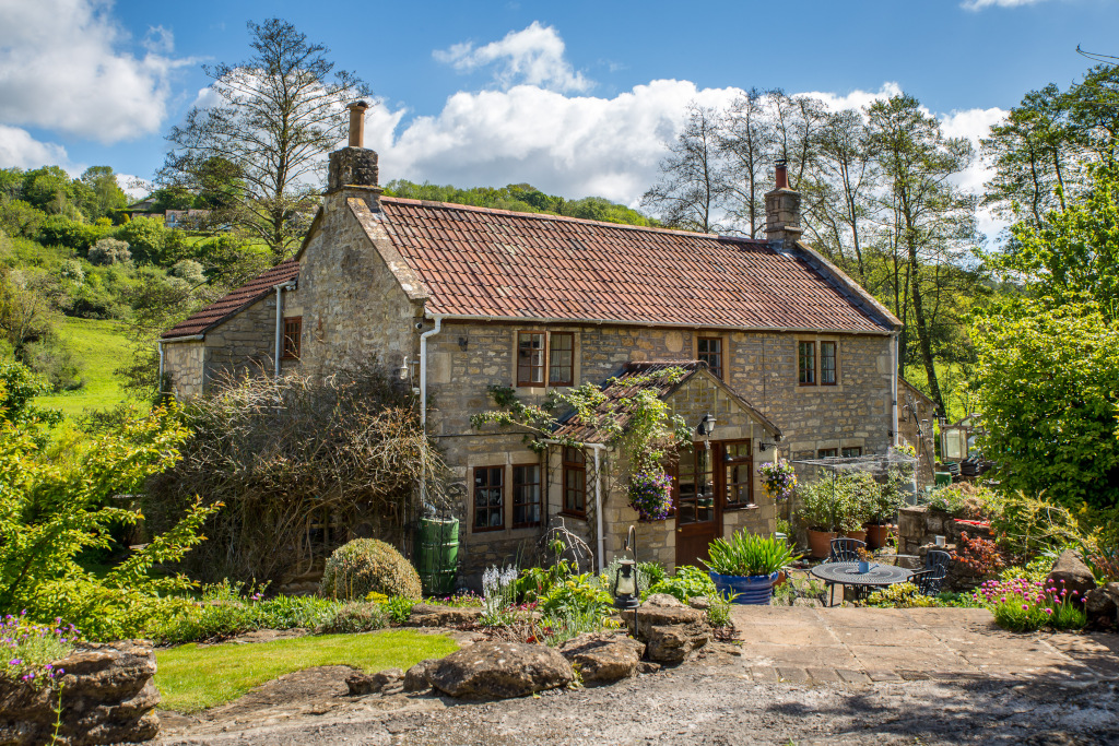 cosy rainbow cottage somerset