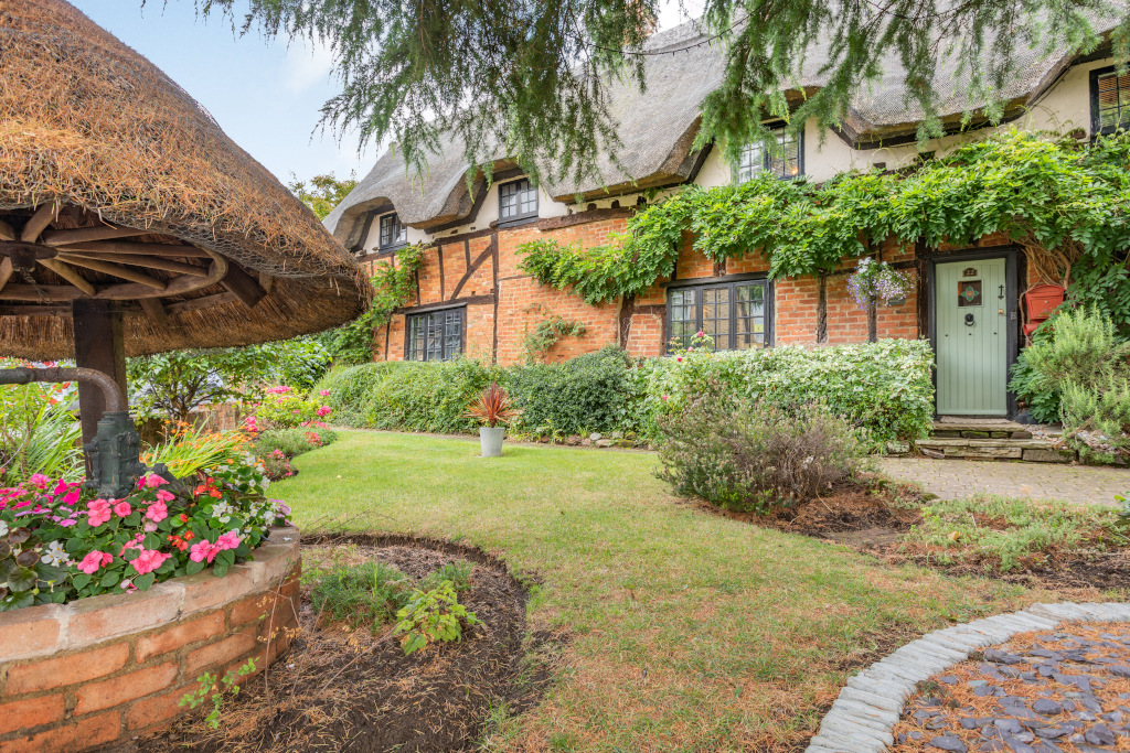 thatched cottage bedfordshire