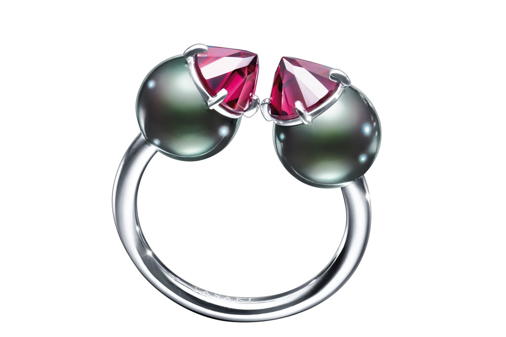 Tasaki White gold, South Sea pearls and garnets ring