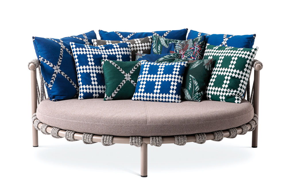 Cassina outdoor bed
