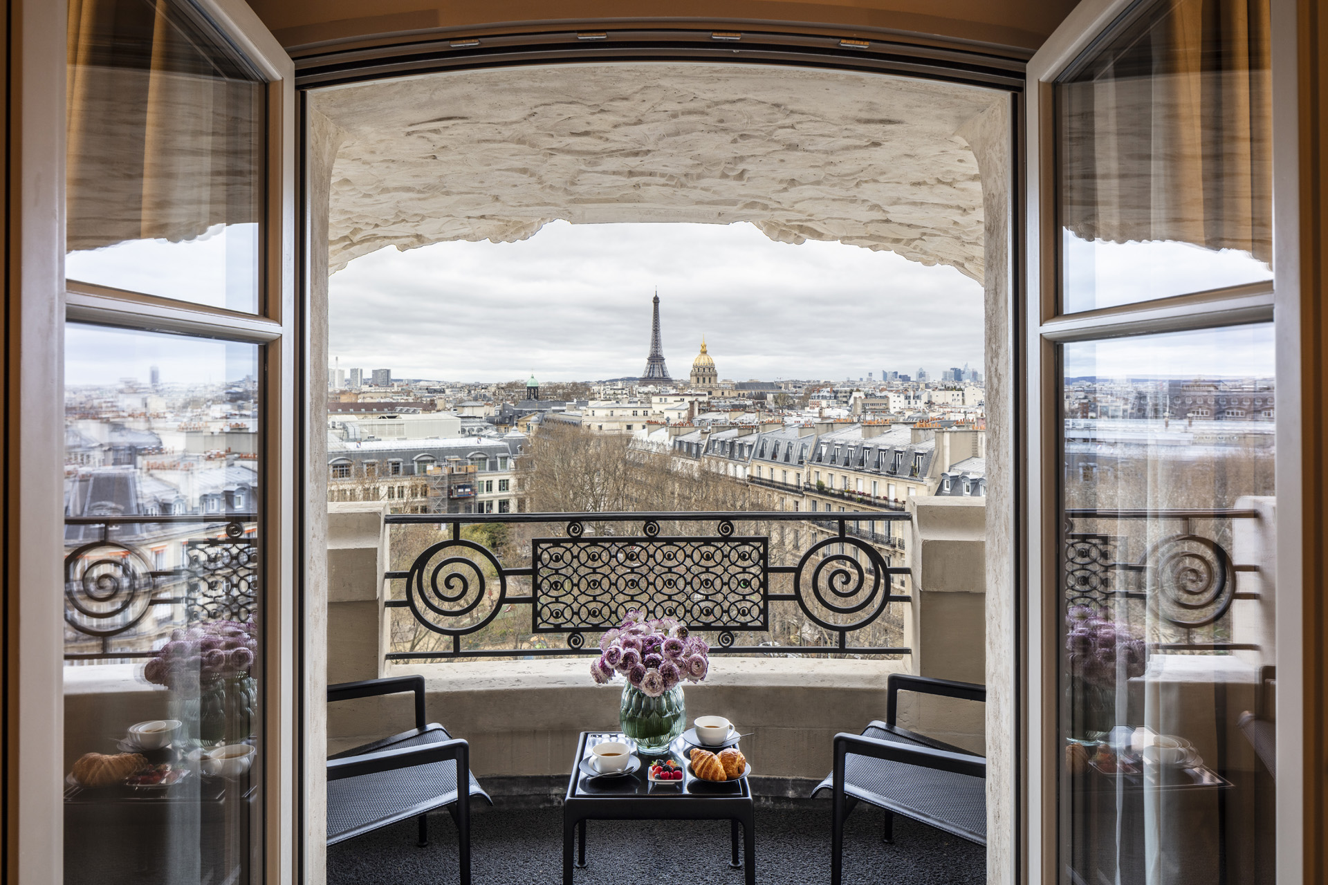 12 Of The World's Most Beautiful Hotel Rooms With A View