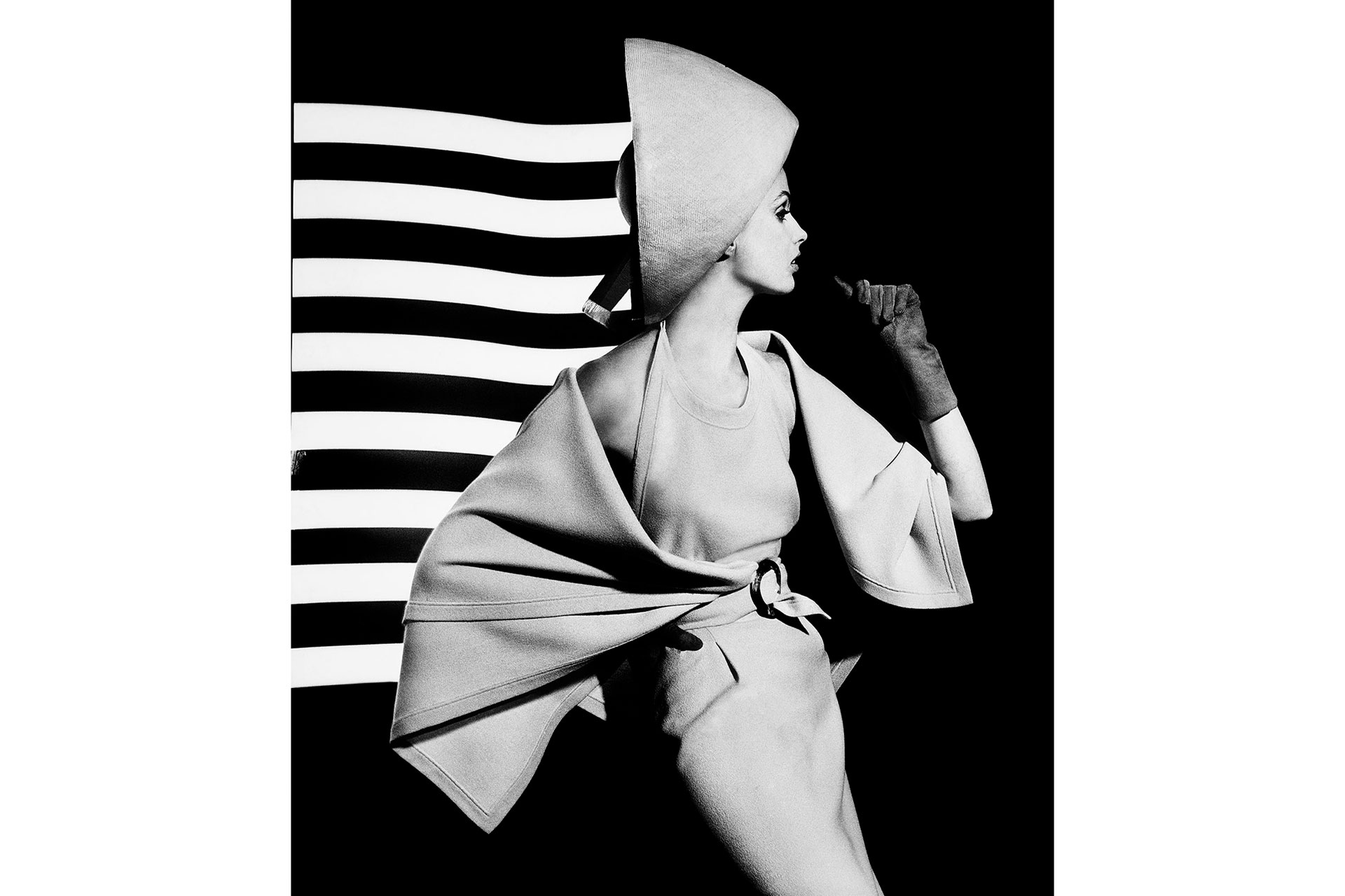 Dorothy + white light stripes, William Klein