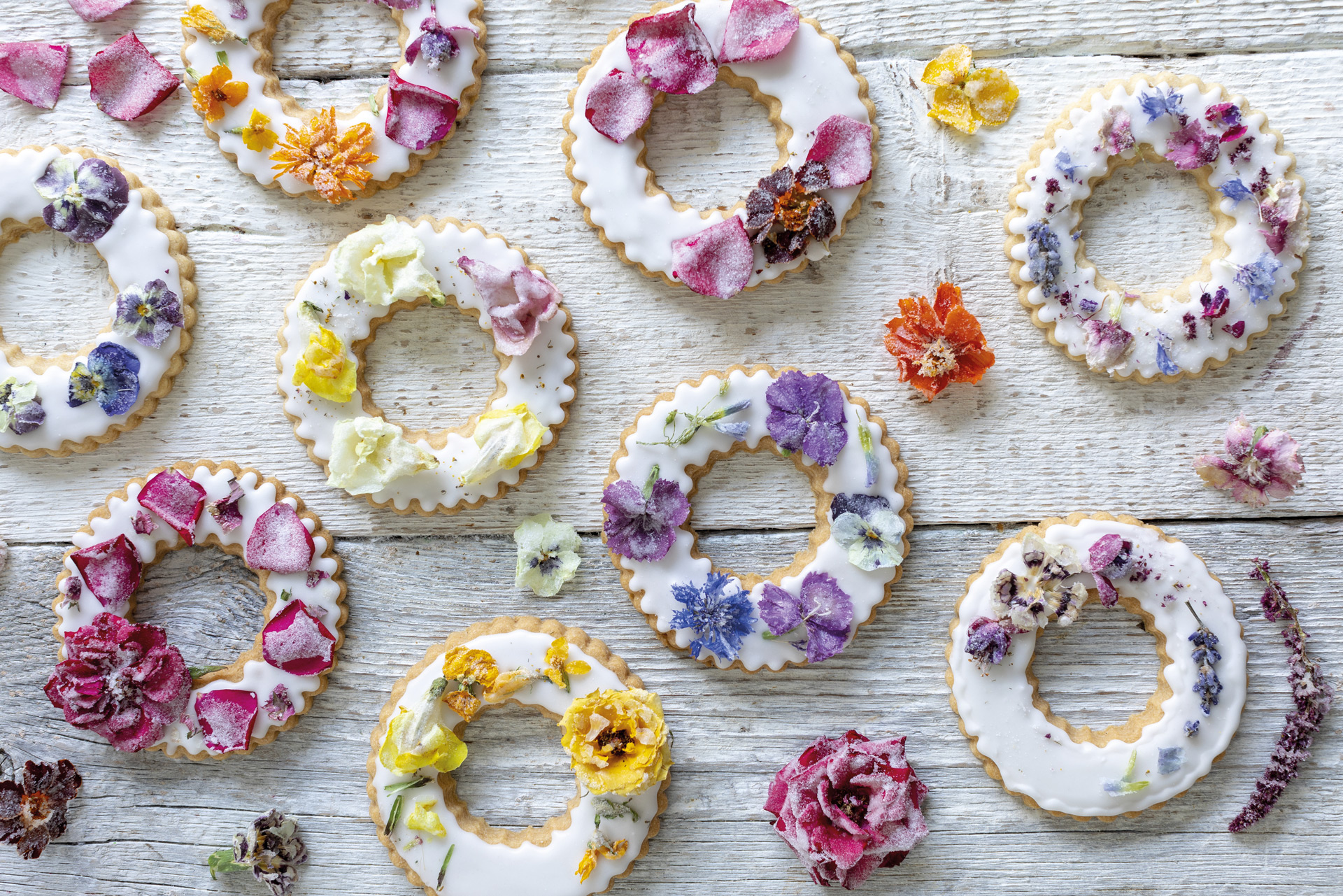 33 Edible Flowers for Cocktails