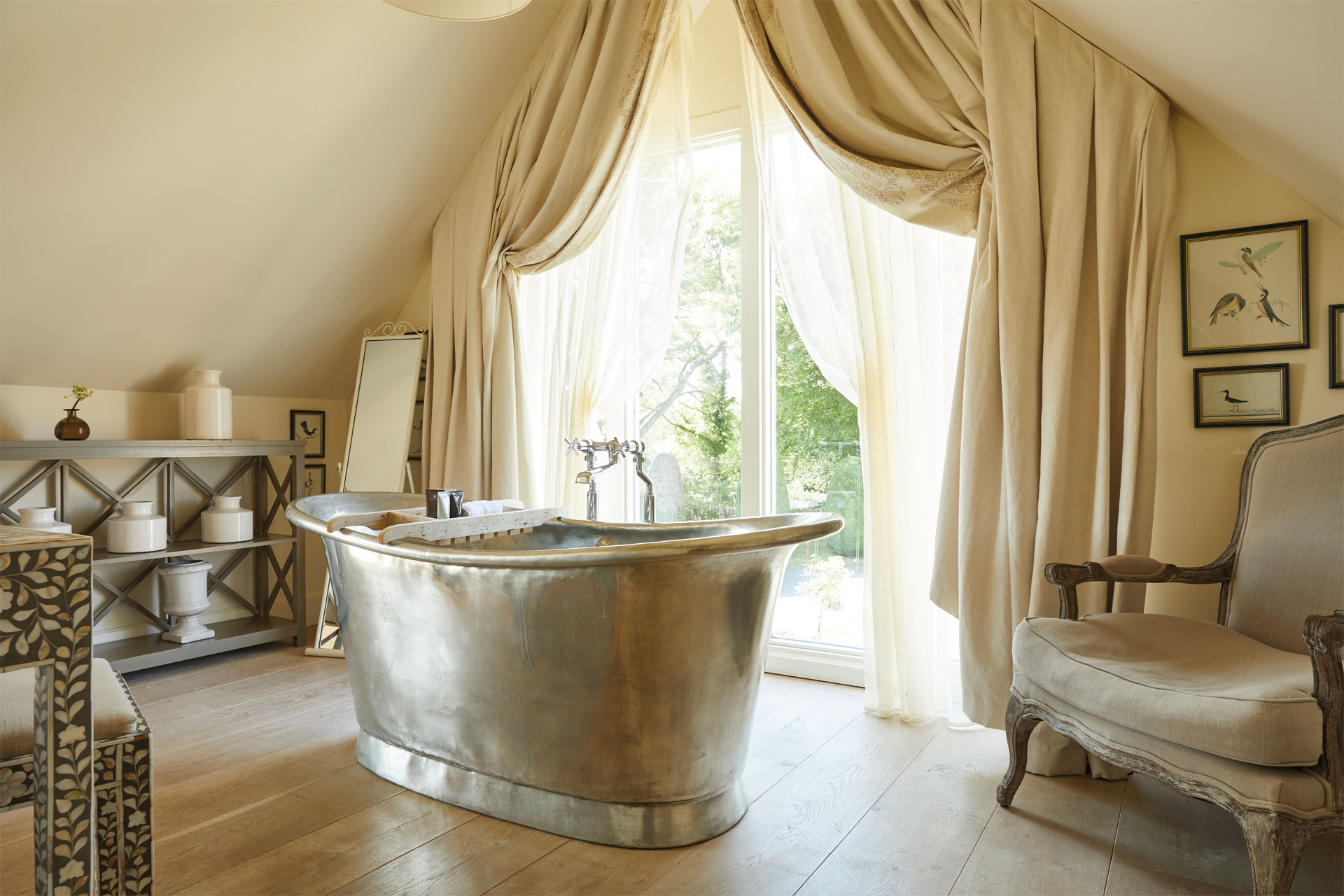 A tin bath tub in Dormy House hotel