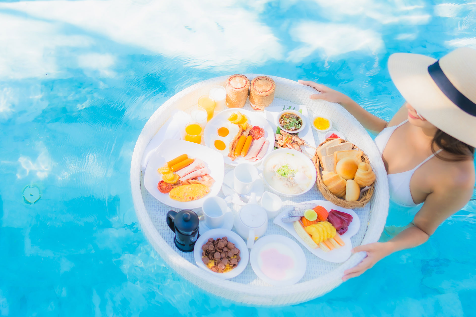 Monte-Carlo Bay Floating Breakfast
