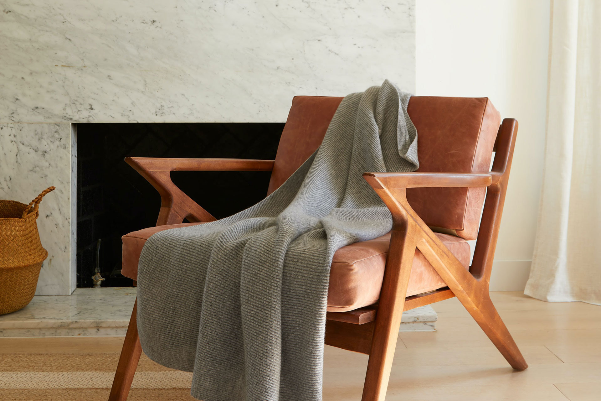 Cashmere throw, picture by Italic