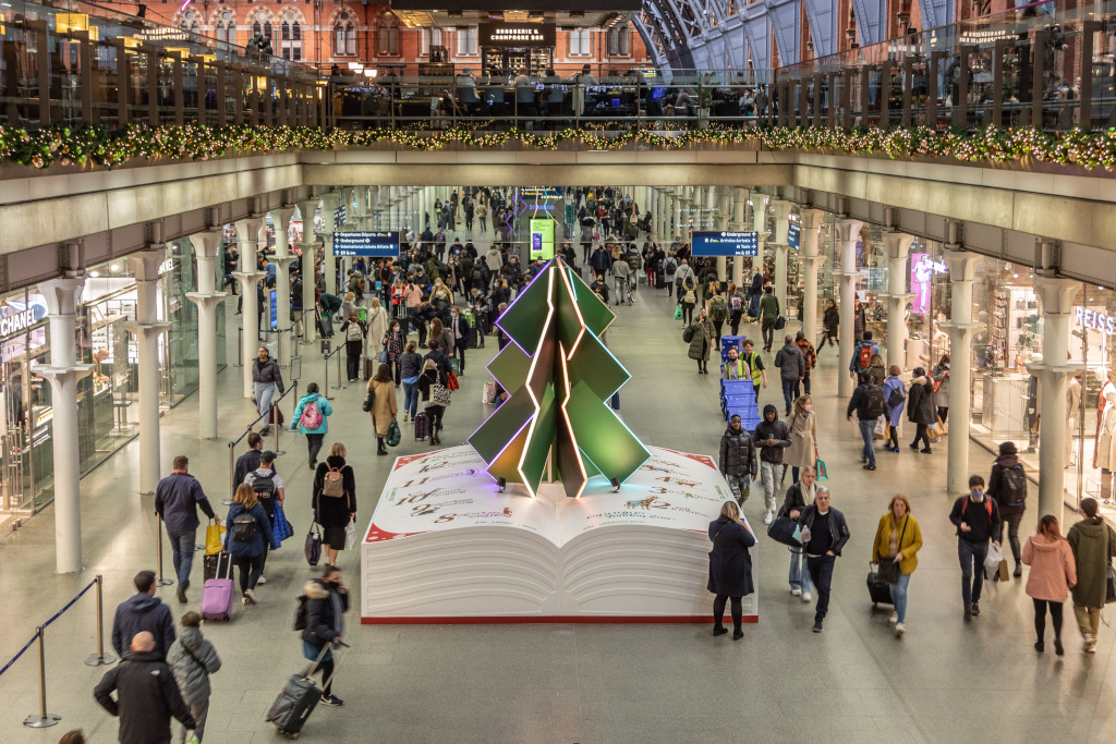 st pancras xmas tree 2021