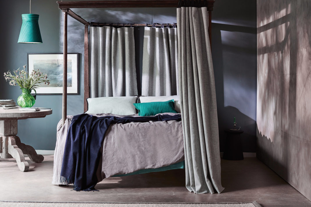 Four poster bed with drapes
