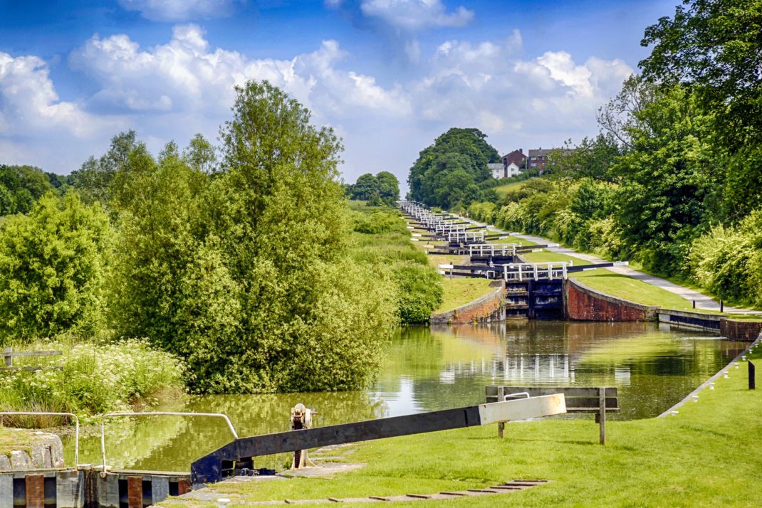 Flight of locks rising 230ft over Caen Hill at Devizes, UK