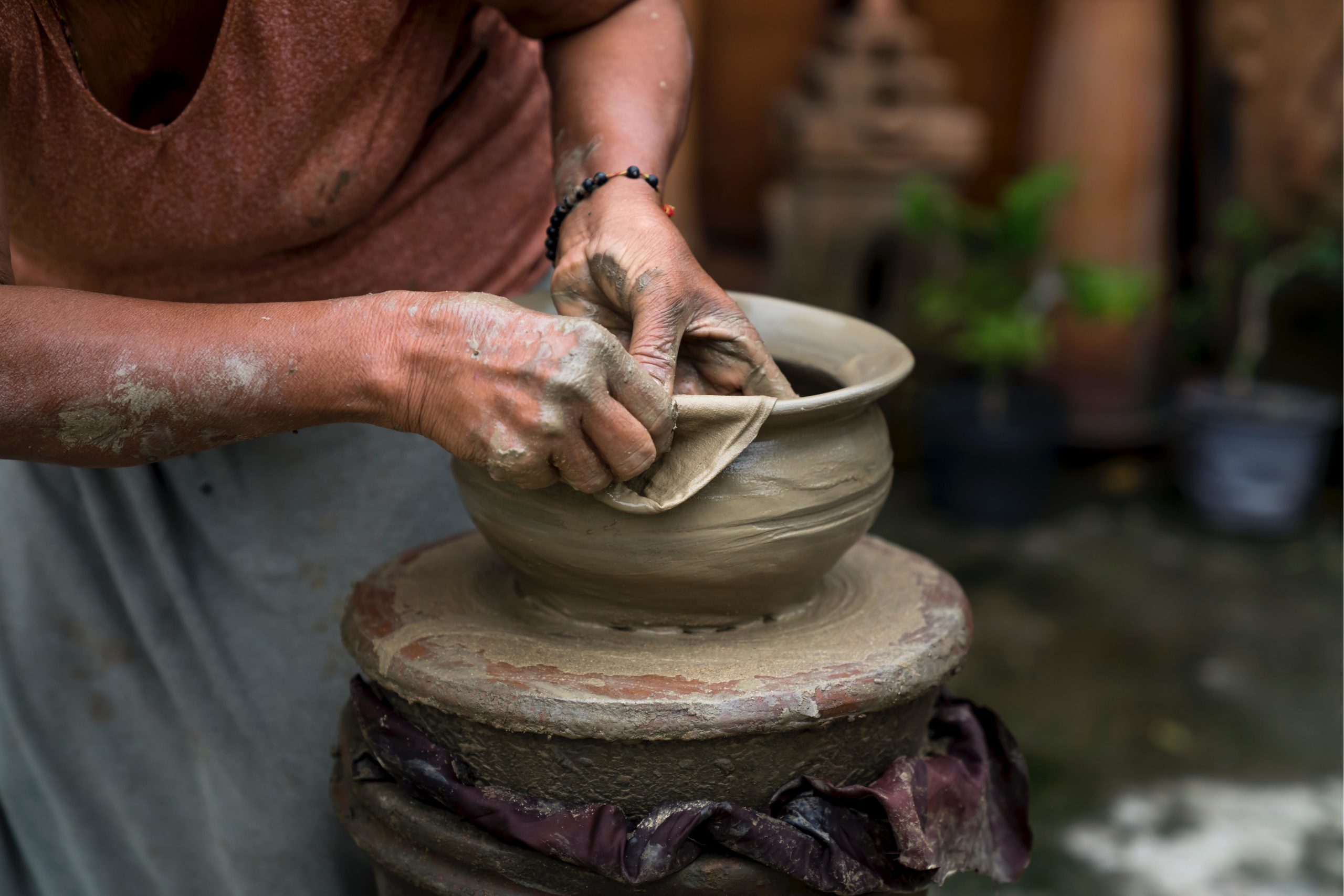 Pottery. Moulding raw clay pot