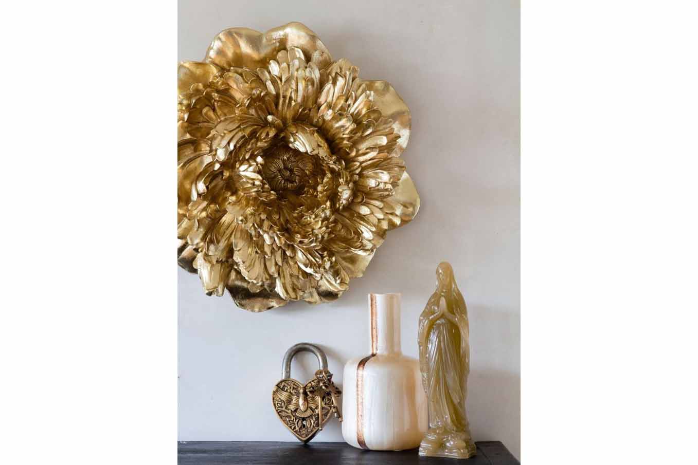 Gold wall rose