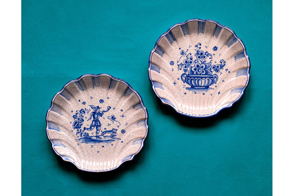 Matthew Williamson Design Pair of Spanish Shell Decorative Wall Plates
