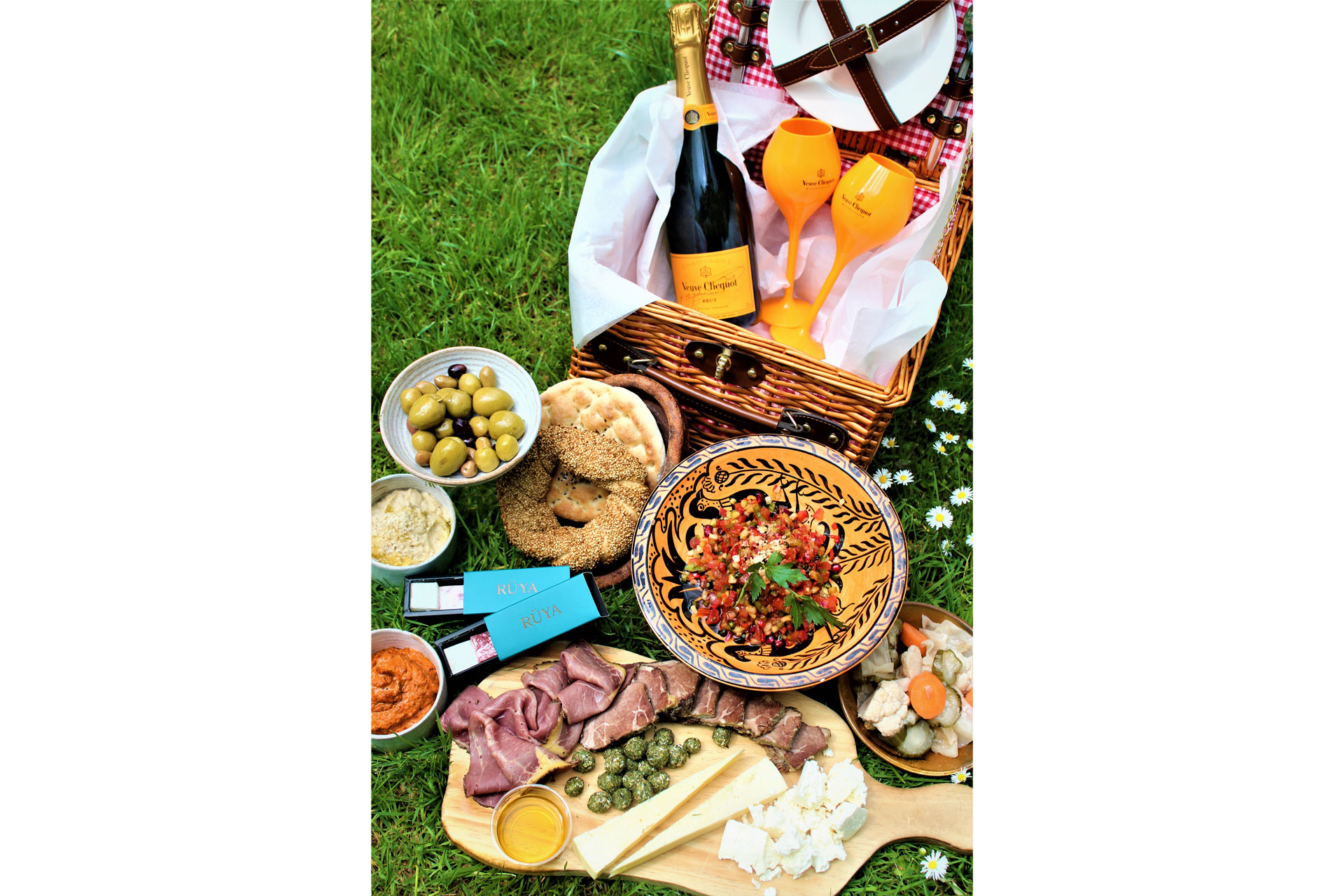 Best Luxury Picnic Hampers in London Restaurant & Deli Hampers