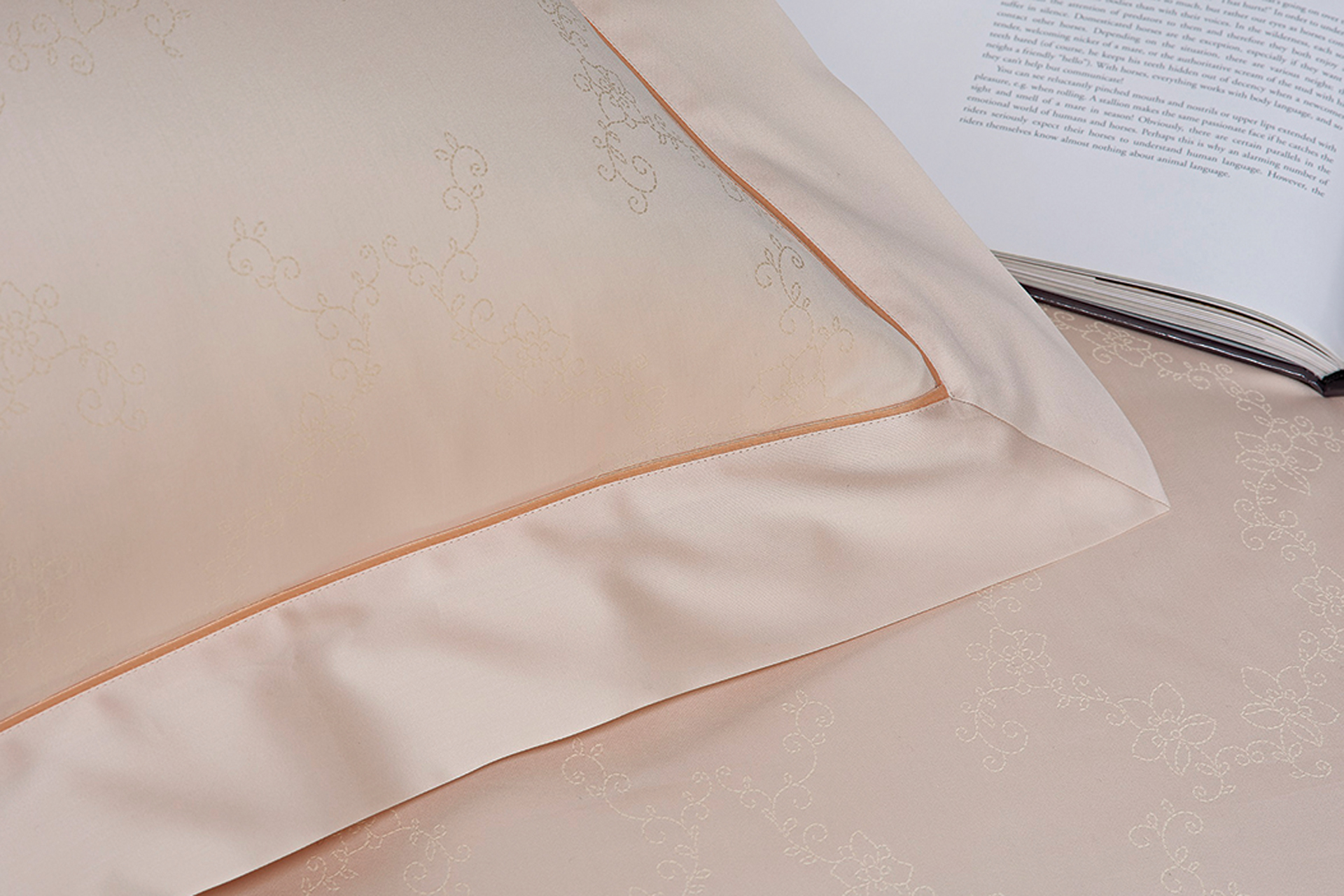 Heirlooms bedding