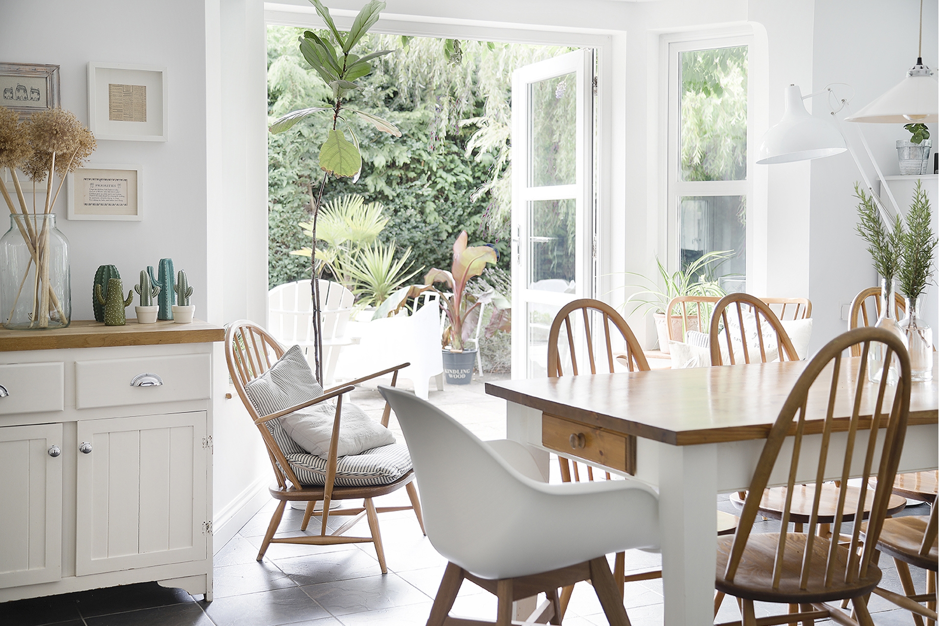 Lynne Lambourne dining room
