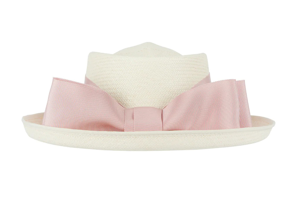 Straw hat with pink bow