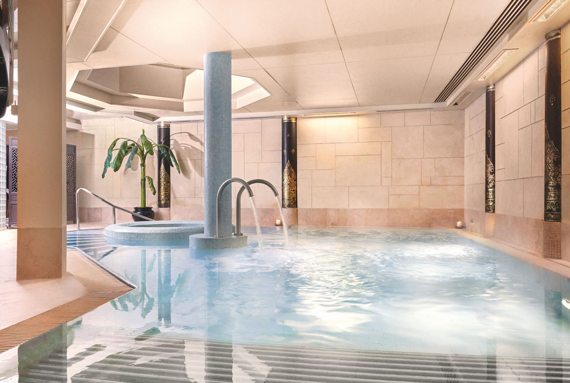 Careys Spa swimming pool