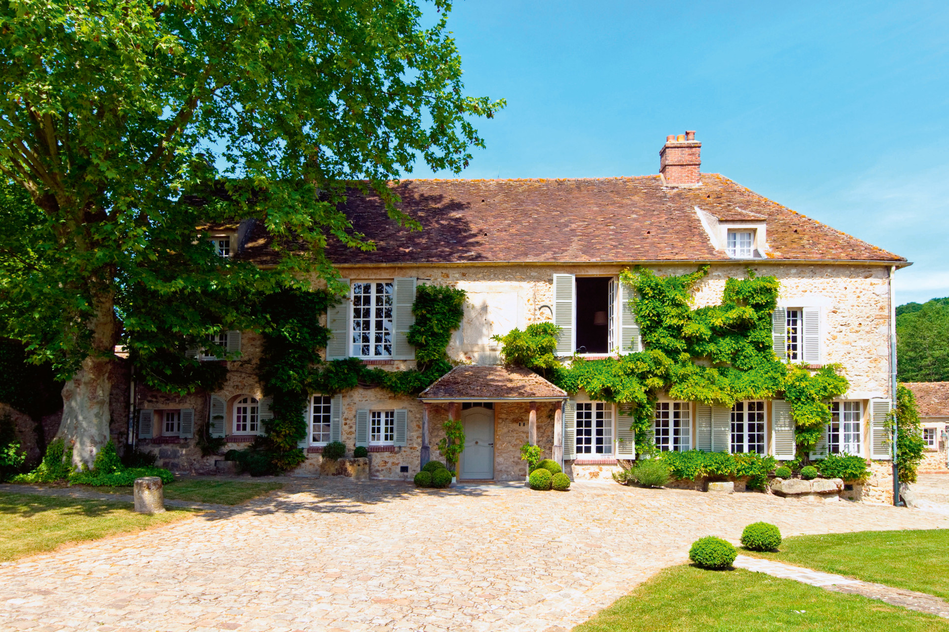 The Duke and Duchess of Windsor's country home Le Moulin de la Tuilerie in Gif sur Yvette, France