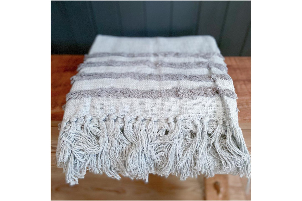 Ducks Nest Tufted Blanket Throw
