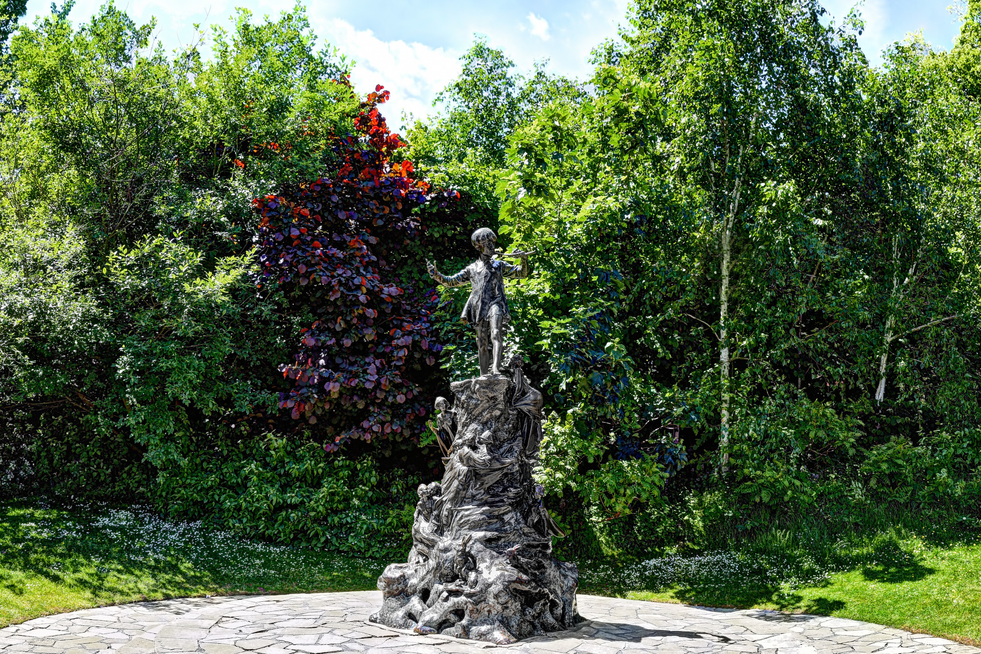 The Best Parks in London to Paint En Plein Air - Peter Pan statue in Kensington Gardens