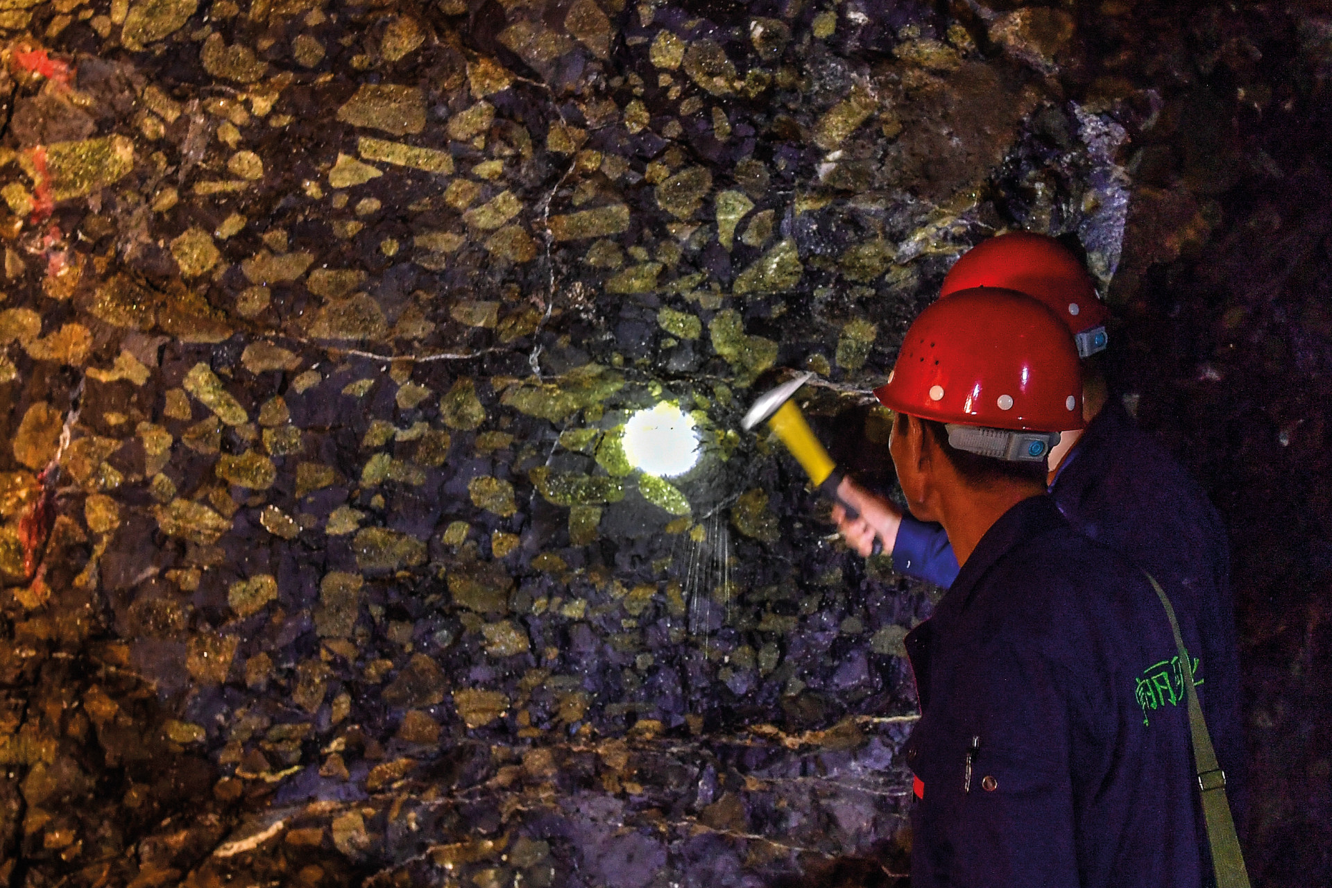 Track & Trace: The Origins of Coloured Gems - Miners at work