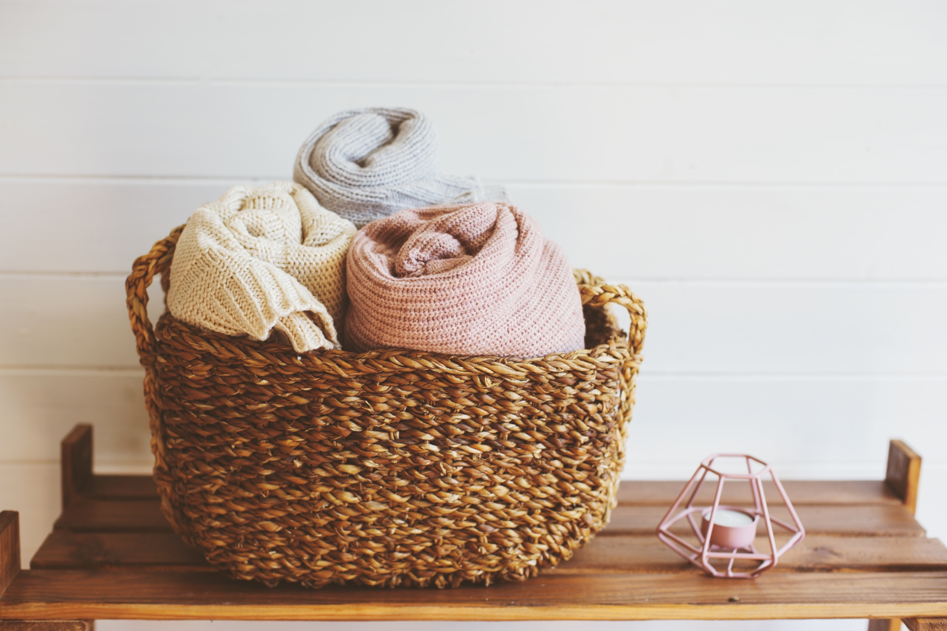Sustainable Storage Inspiration - Basket with blankets inside