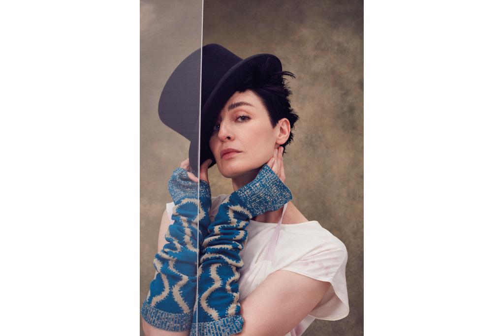 Model in top hat and arm warmers