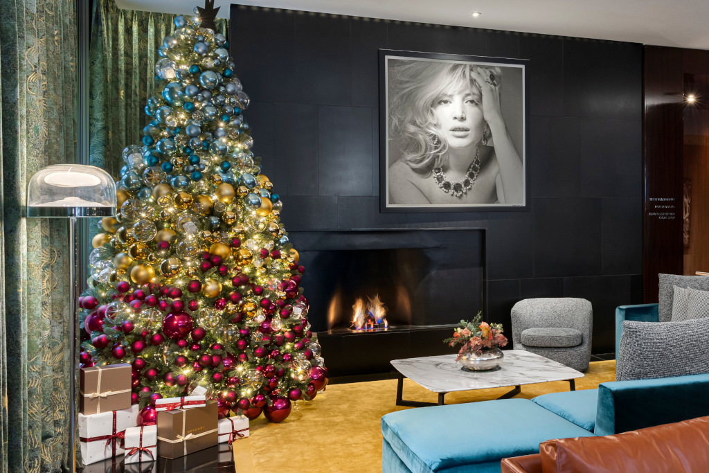 christmas tree bulgari hotel