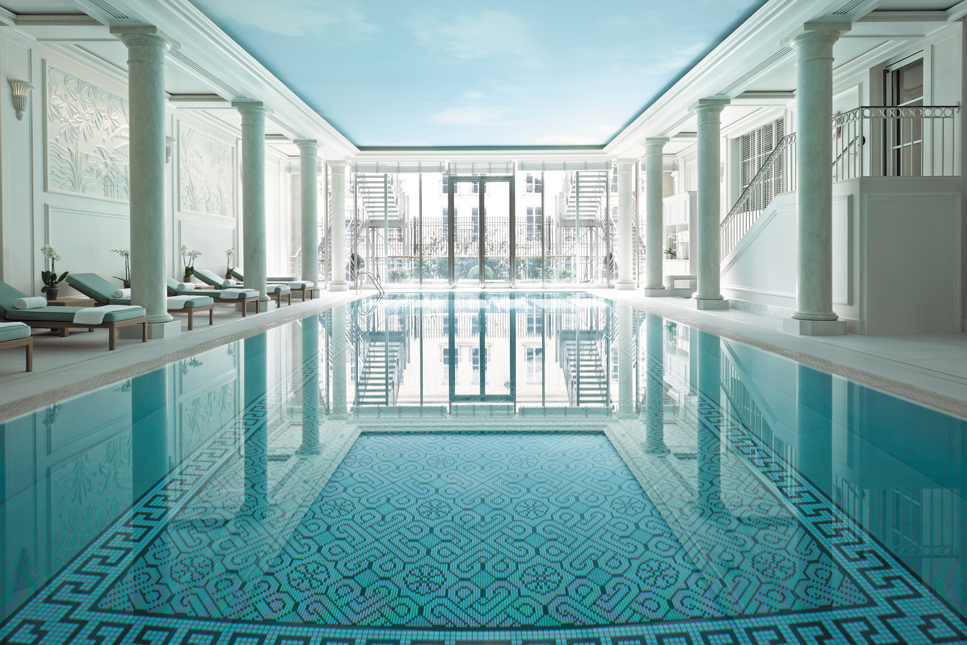Shangri-La Paris, pool