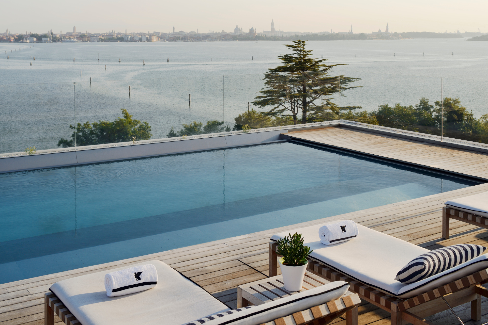 jr marriott rooftop pool venice