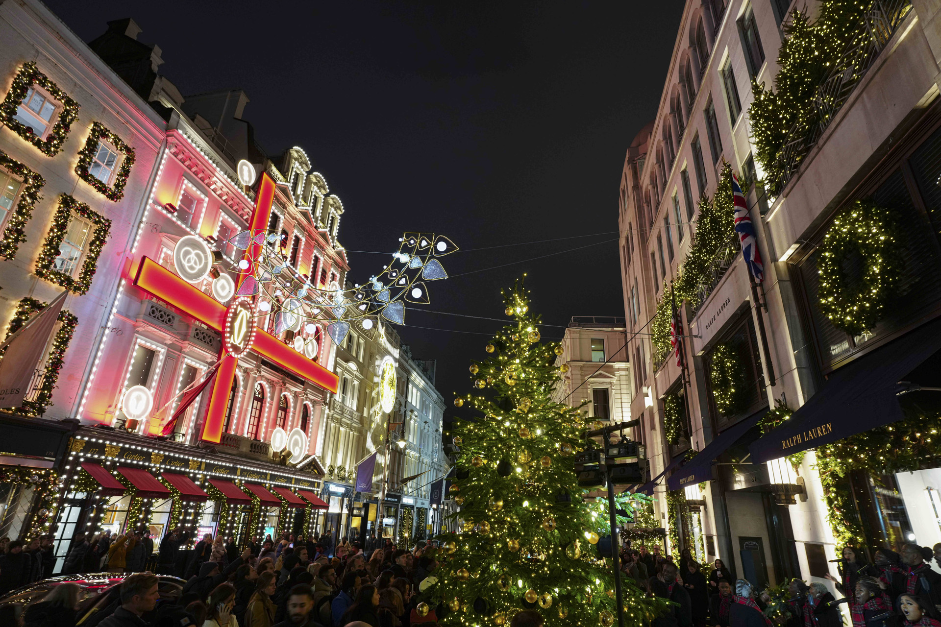 christmas window displays