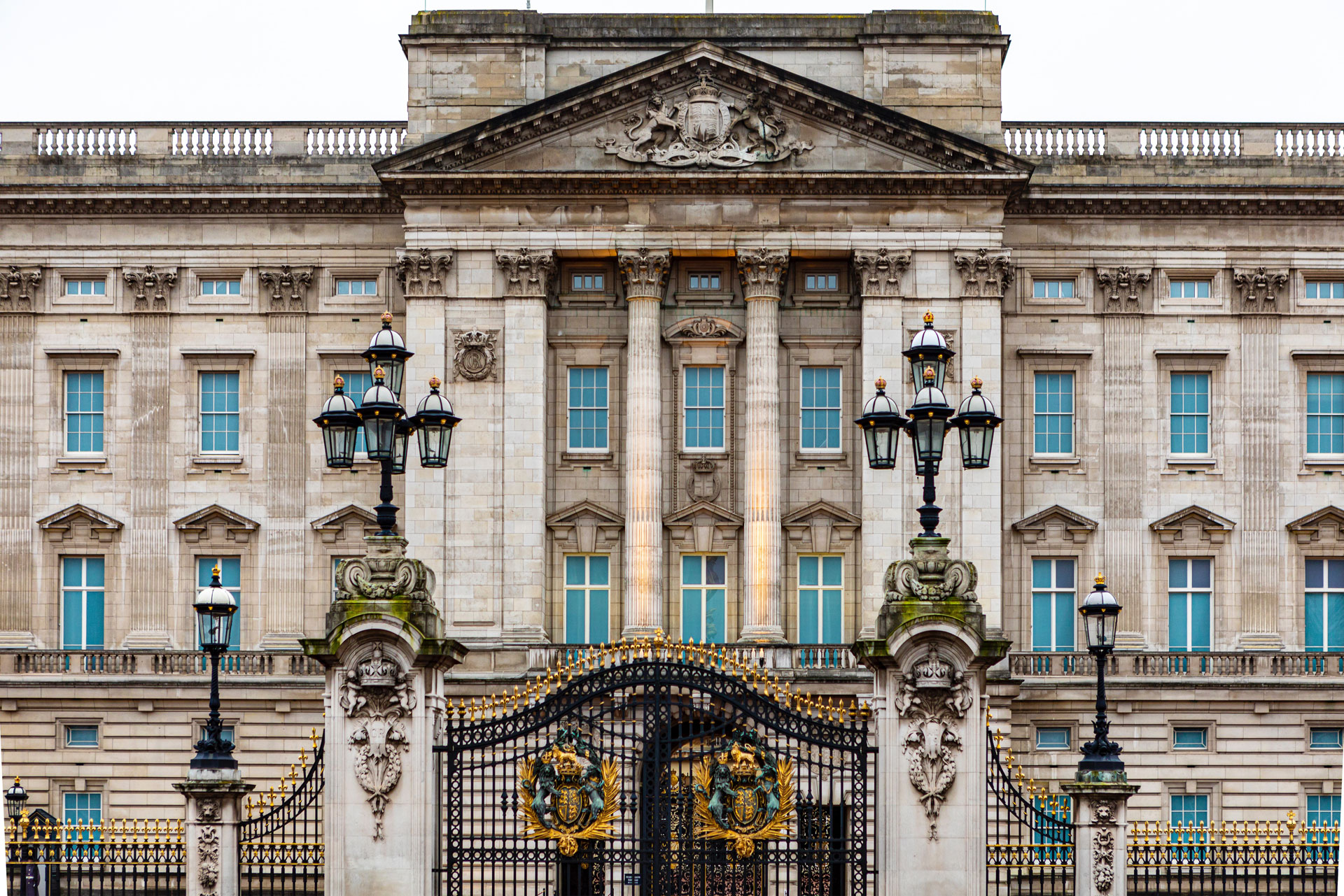 Buckingham Palace’s Royal Pastry Chefs Share 'Cinnamon Stars' Recipe