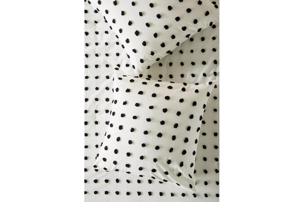 Tufted pillowcases in black and white