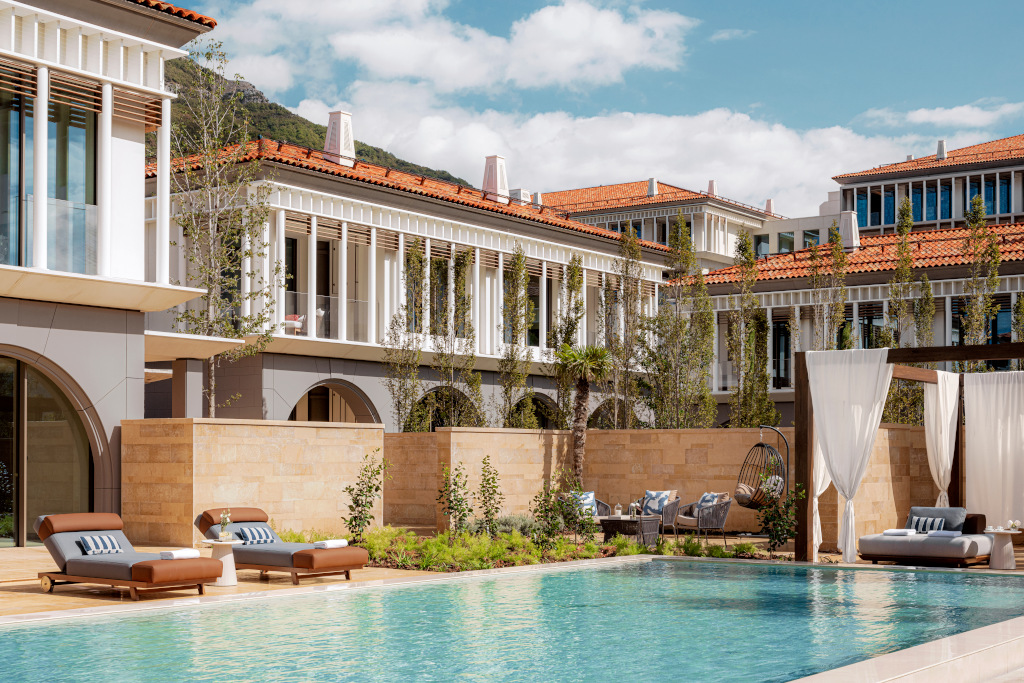 one & only hotel above pool