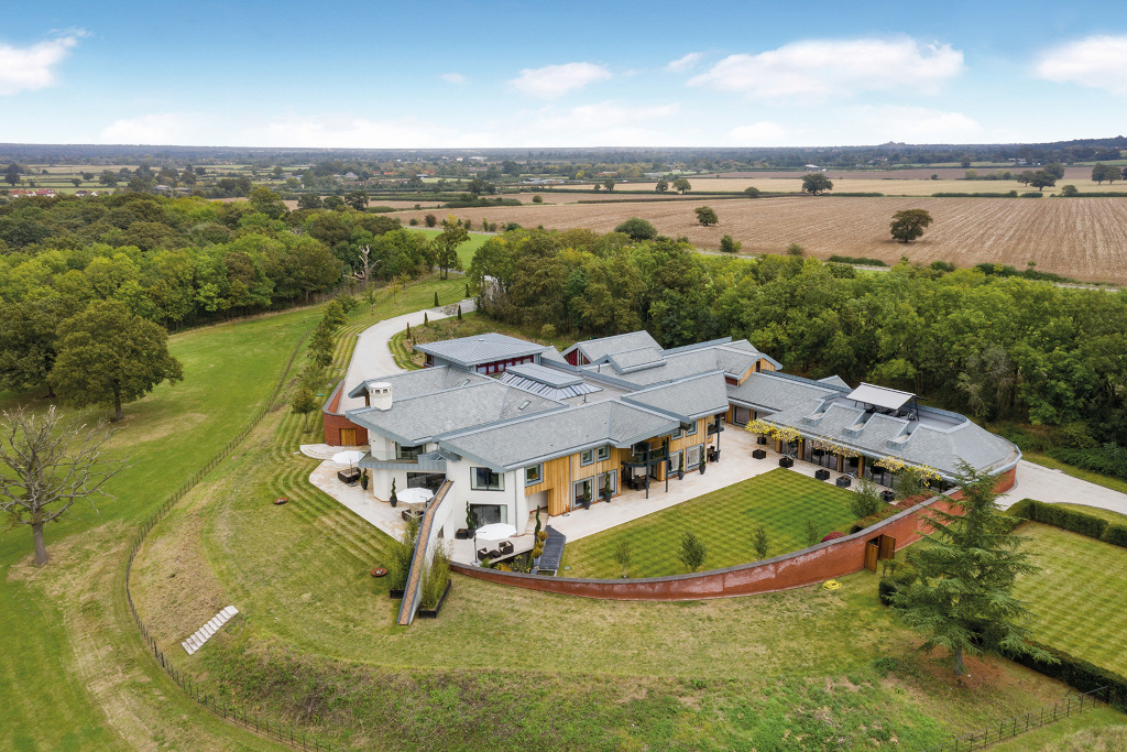 birds eye view of windsor property
