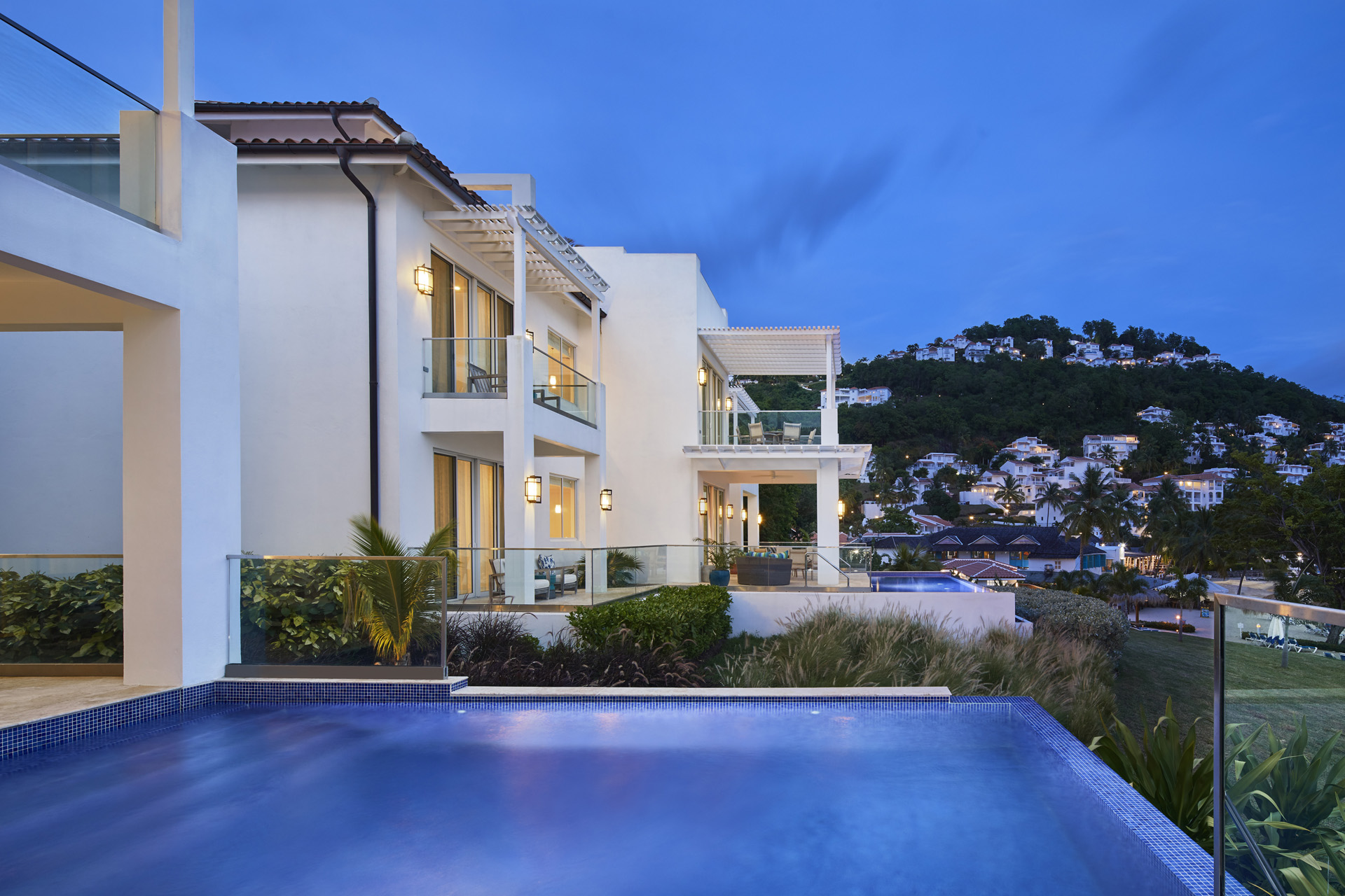 An infinity pool at Windjammer Landing
