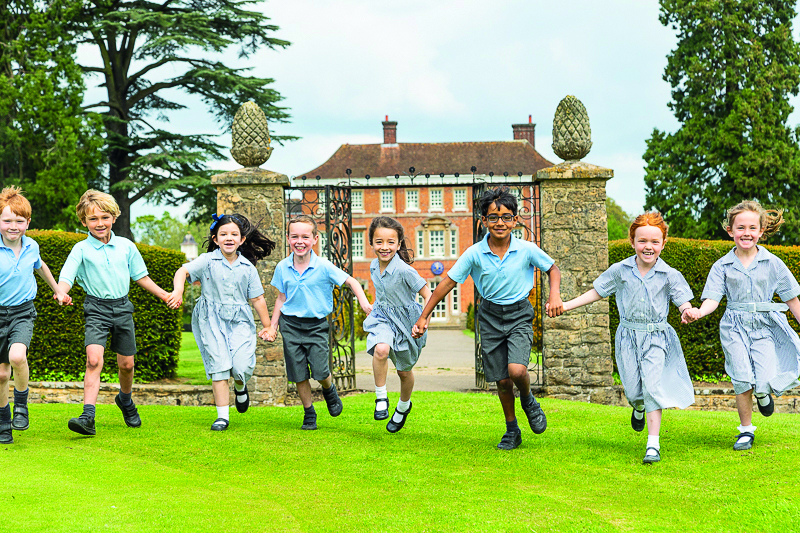 Elstree students run