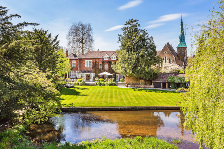 10 of the Best Riverside Properties on the Market Right Now