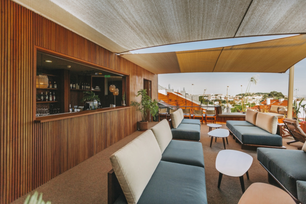 Terrace bar