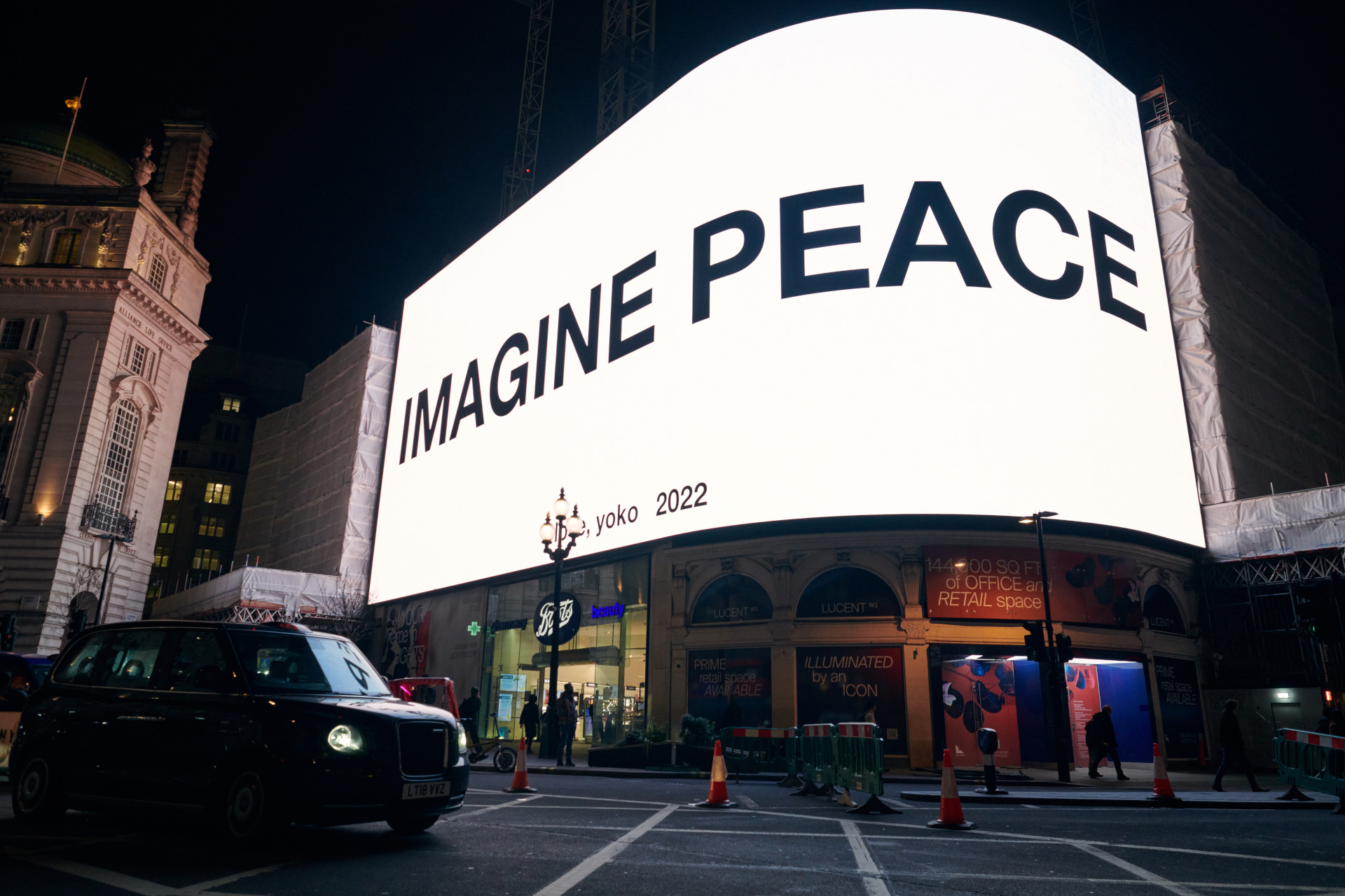 IMAGINE PEACE art installation by Yoko Ono& CIRCA, Piccadilly Circus